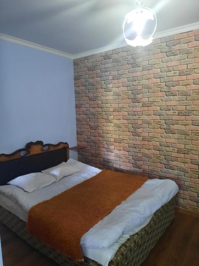 Family Hotel Dilidzjan Buitenkant foto