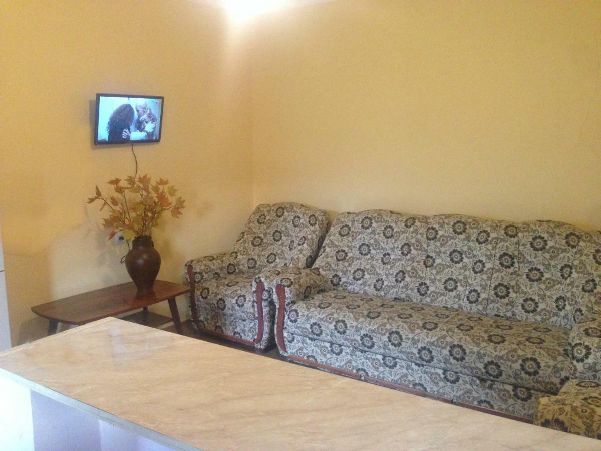 Family Hotel Dilidzjan Buitenkant foto