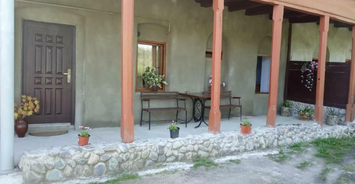 Family Hotel Dilidzjan Buitenkant foto